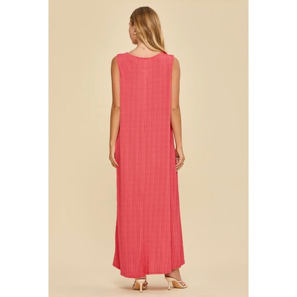 Andree by Unit - Coral Textured V-Neck Maxi Dress - Medium - Picture 3 of 4